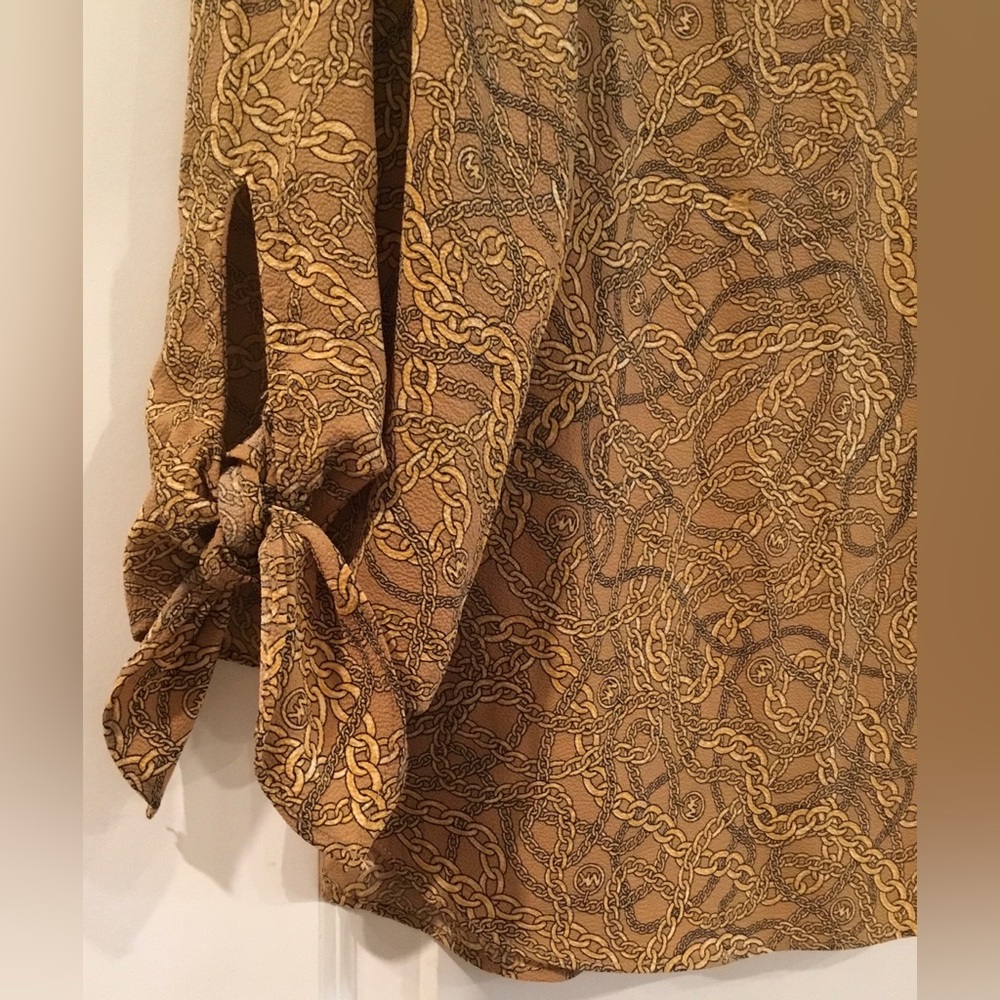 Michael Kors Branded Chainlink Patterned Gold Top - Picture 2 of 6
